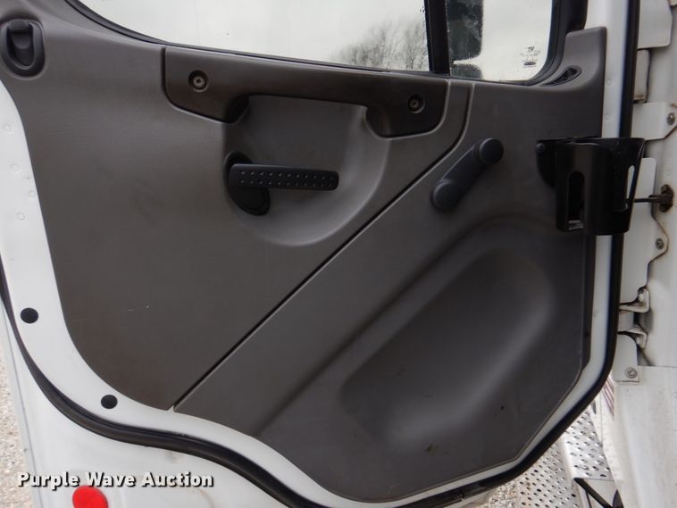 image for item DH8234 2006 Freightliner Business Class M2  flatbed truck