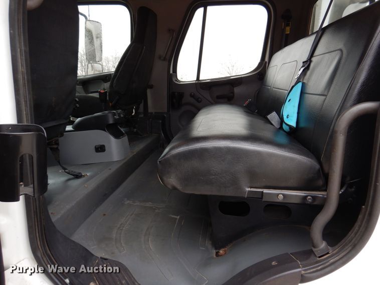 image for item DH8234 2006 Freightliner Business Class M2  flatbed truck