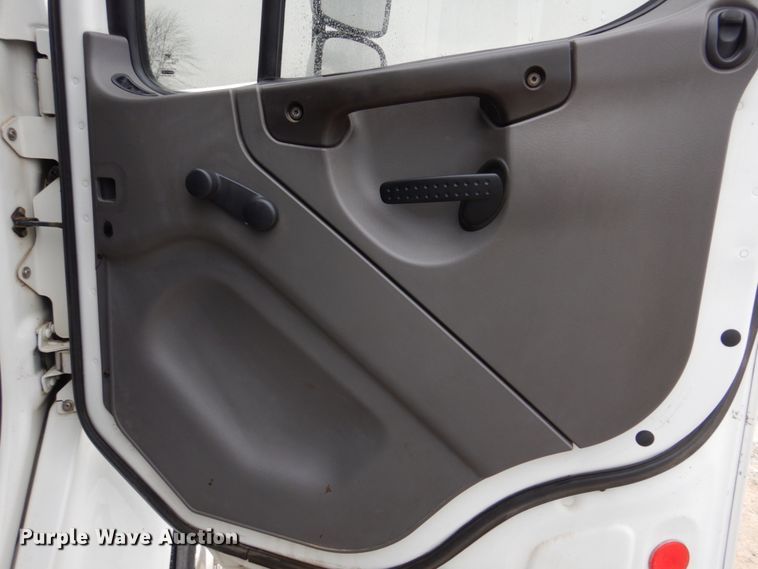 image for item DH8234 2006 Freightliner Business Class M2  flatbed truck