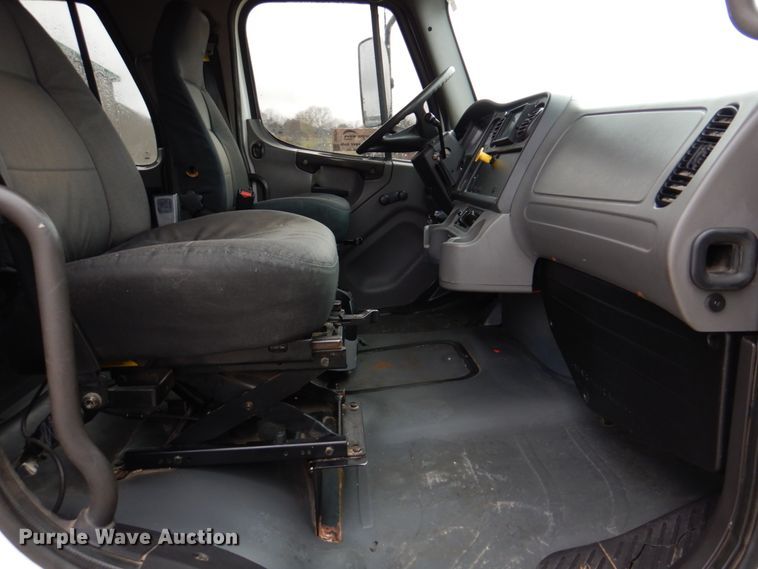 image for item DH8234 2006 Freightliner Business Class M2  flatbed truck