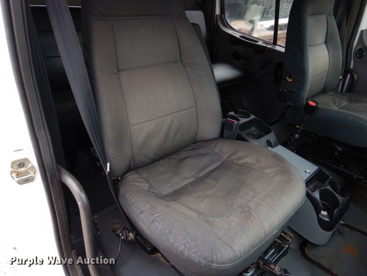 image for item DH8234 2006 Freightliner Business Class M2  flatbed truck