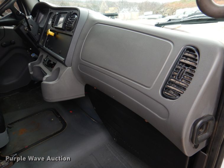 image for item DH8234 2006 Freightliner Business Class M2  flatbed truck