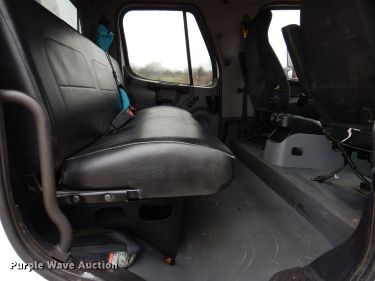 image for item DH8234 2006 Freightliner Business Class M2  flatbed truck