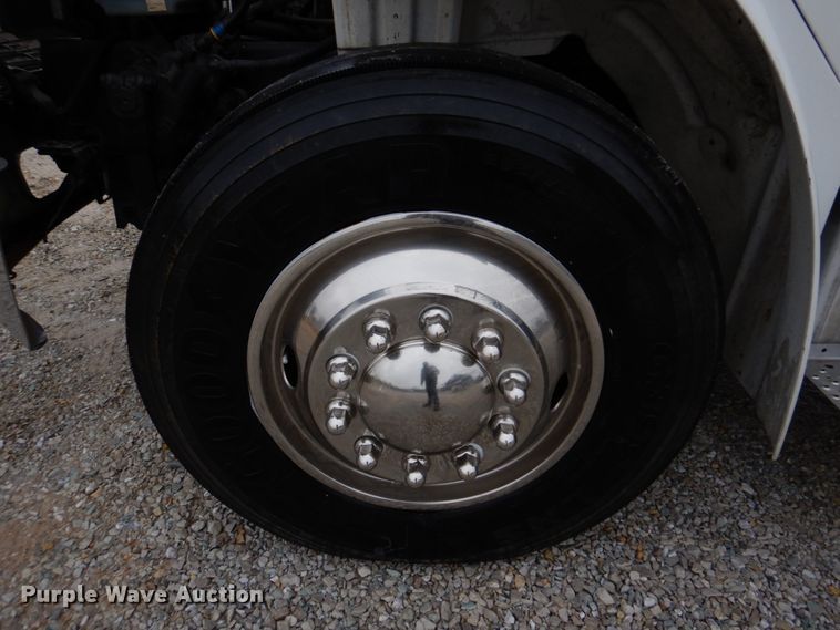 image for item DH8234 2006 Freightliner Business Class M2  flatbed truck