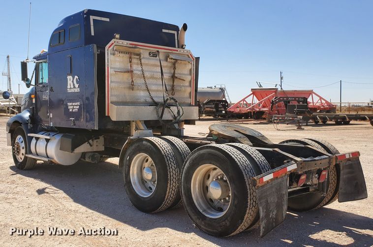 image for item DJ8928 1999 International 9200  semi truck