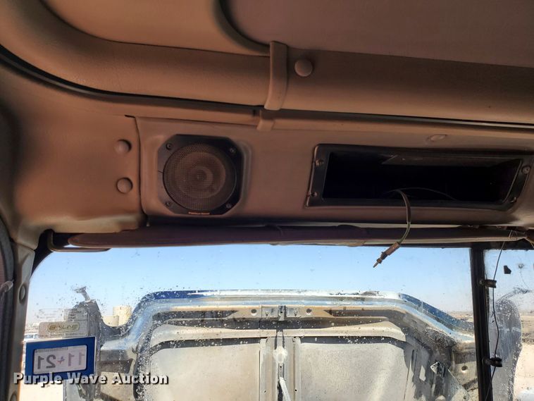 image for item DJ8928 1999 International 9200  semi truck