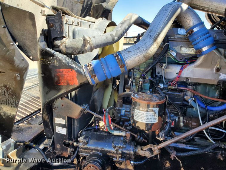 image for item DJ8928 1999 International 9200  semi truck