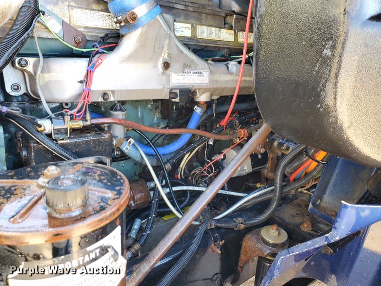 image for item DJ8928 1999 International 9200  semi truck