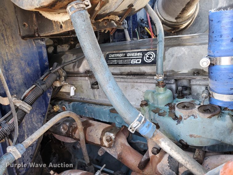 image for item DJ8928 1999 International 9200  semi truck