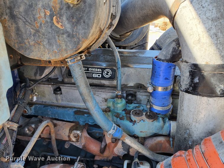 image for item DJ8928 1999 International 9200  semi truck