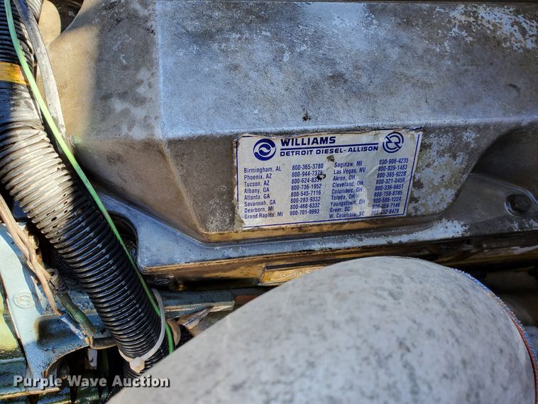 image for item DJ8928 1999 International 9200  semi truck