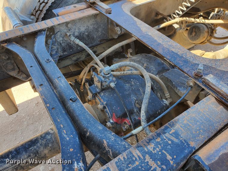 image for item DJ8928 1999 International 9200  semi truck