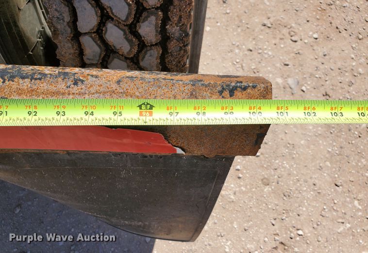 image for item DJ8928 1999 International 9200  semi truck