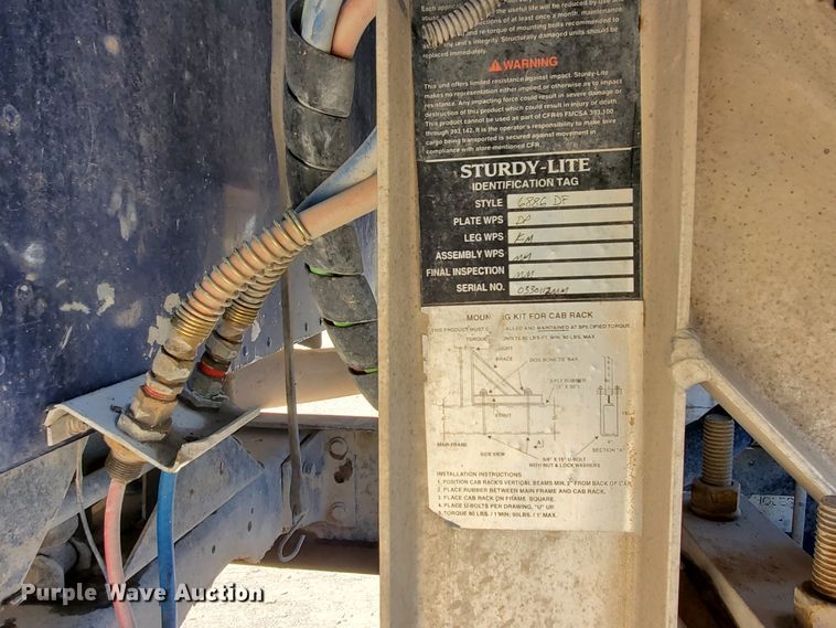 image for item DJ8928 1999 International 9200  semi truck