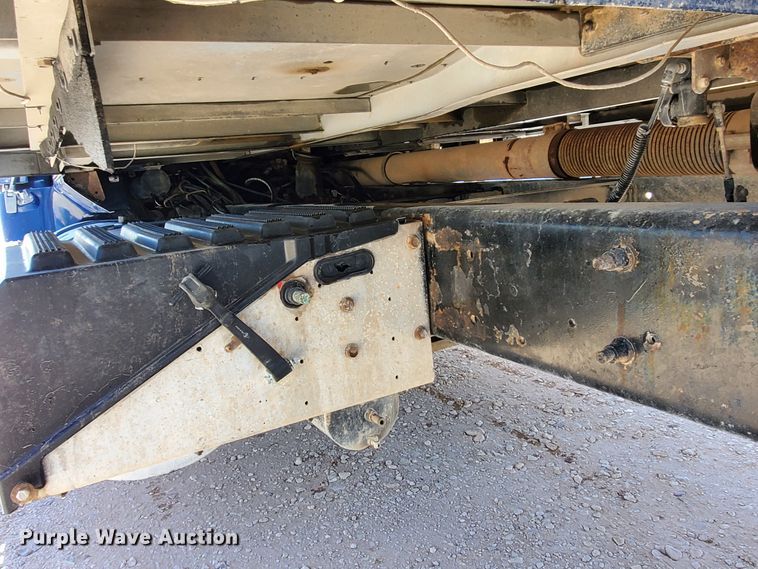 image for item DJ8928 1999 International 9200  semi truck