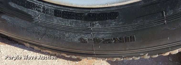 image for item DJ8928 1999 International 9200  semi truck