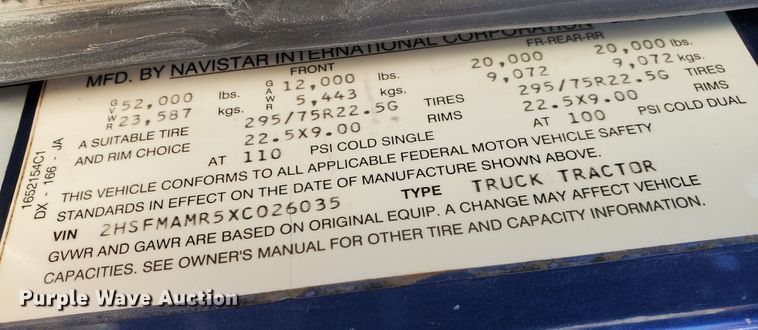 image for item DJ8928 1999 International 9200  semi truck