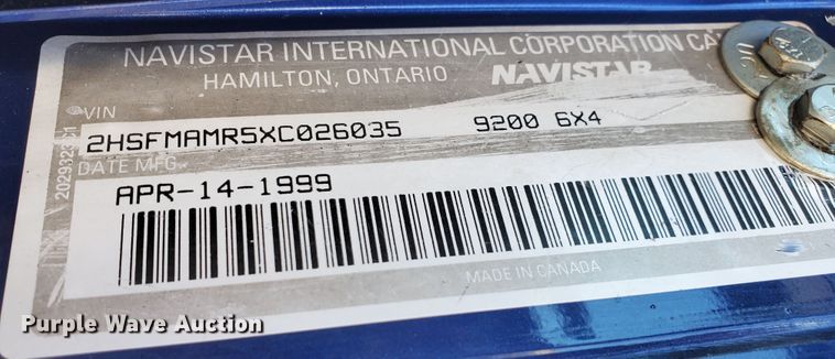 image for item DJ8928 1999 International 9200  semi truck