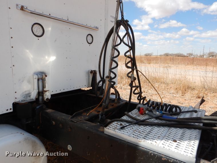 image for item DJ8934 1999 Peterbilt 379  semi truck