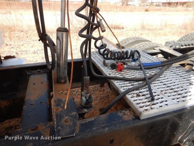 image for item DJ8934 1999 Peterbilt 379  semi truck