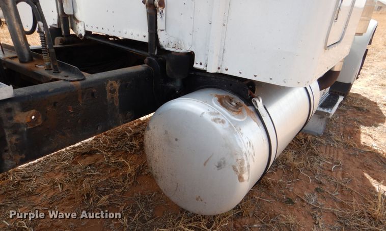 image for item DJ8934 1999 Peterbilt 379  semi truck