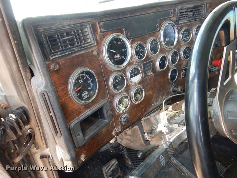 image for item DJ8934 1999 Peterbilt 379  semi truck