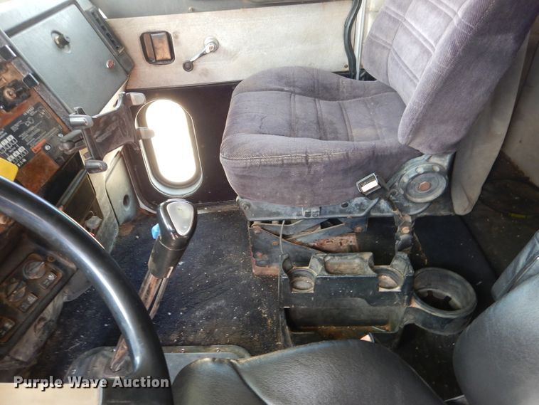 image for item DJ8934 1999 Peterbilt 379  semi truck