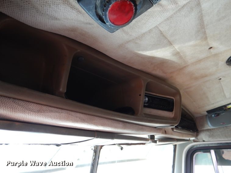 image for item DJ8934 1999 Peterbilt 379  semi truck