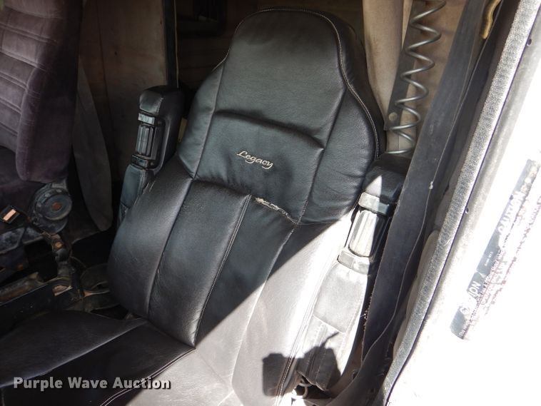 image for item DJ8934 1999 Peterbilt 379  semi truck