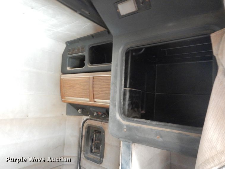 image for item DJ8934 1999 Peterbilt 379  semi truck