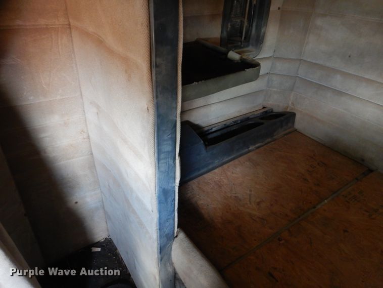 image for item DJ8934 1999 Peterbilt 379  semi truck