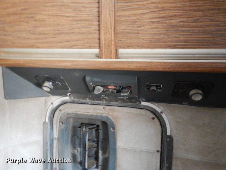 image for item DJ8934 1999 Peterbilt 379  semi truck