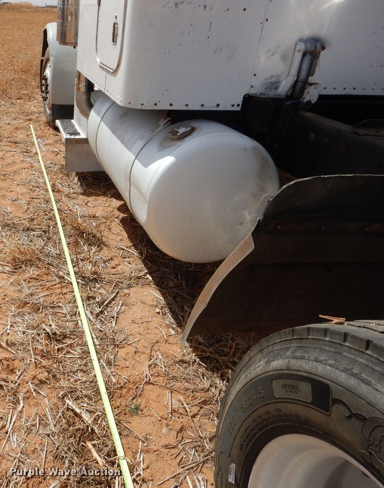 image for item DJ8934 1999 Peterbilt 379  semi truck