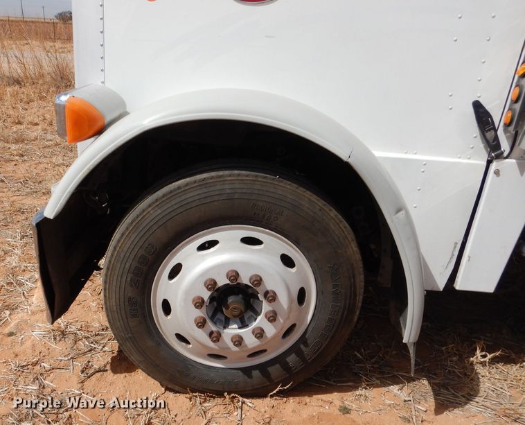 image for item DJ8934 1999 Peterbilt 379  semi truck