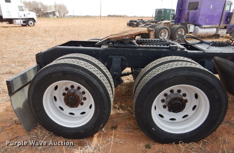 image for item DJ8934 1999 Peterbilt 379  semi truck