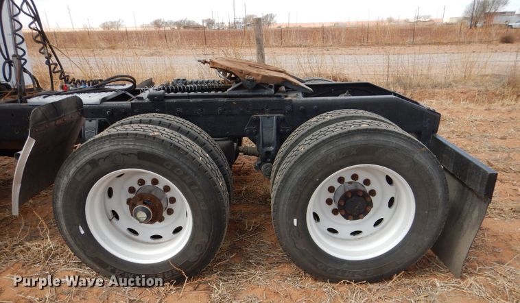 image for item DJ8934 1999 Peterbilt 379  semi truck