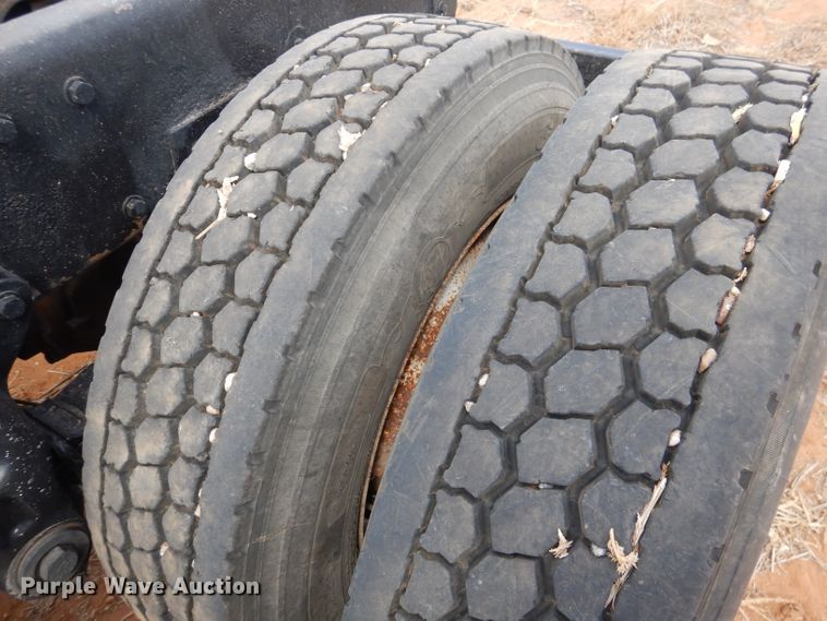 image for item DJ8934 1999 Peterbilt 379  semi truck