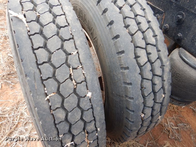 image for item DJ8934 1999 Peterbilt 379  semi truck