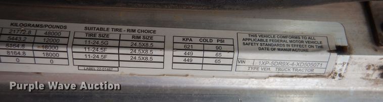 image for item DJ8934 1999 Peterbilt 379  semi truck