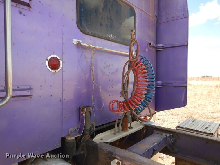 image for item DJ8935 1995 Peterbilt 379  semi truck