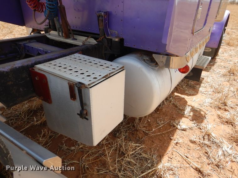 image for item DJ8935 1995 Peterbilt 379  semi truck