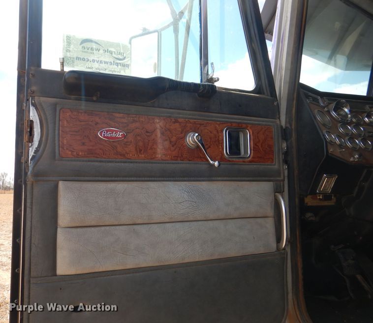 image for item DJ8935 1995 Peterbilt 379  semi truck