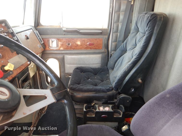 image for item DJ8935 1995 Peterbilt 379  semi truck