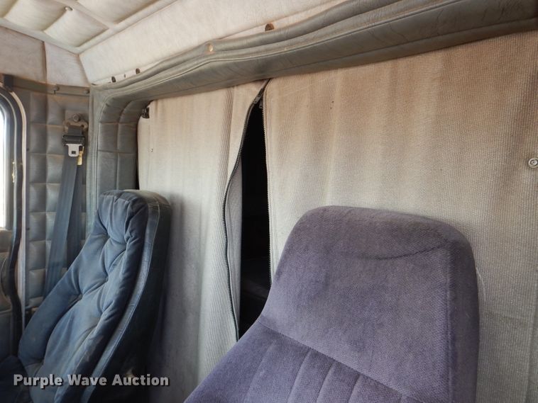 image for item DJ8935 1995 Peterbilt 379  semi truck