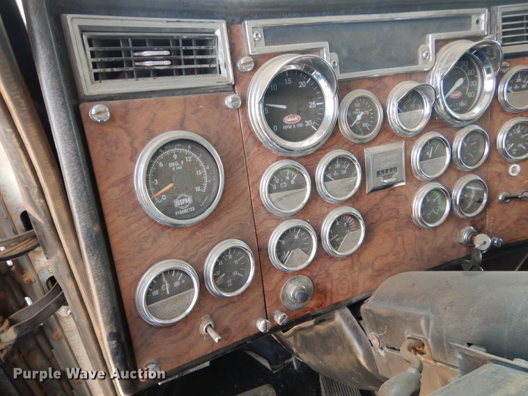 image for item DJ8935 1995 Peterbilt 379  semi truck