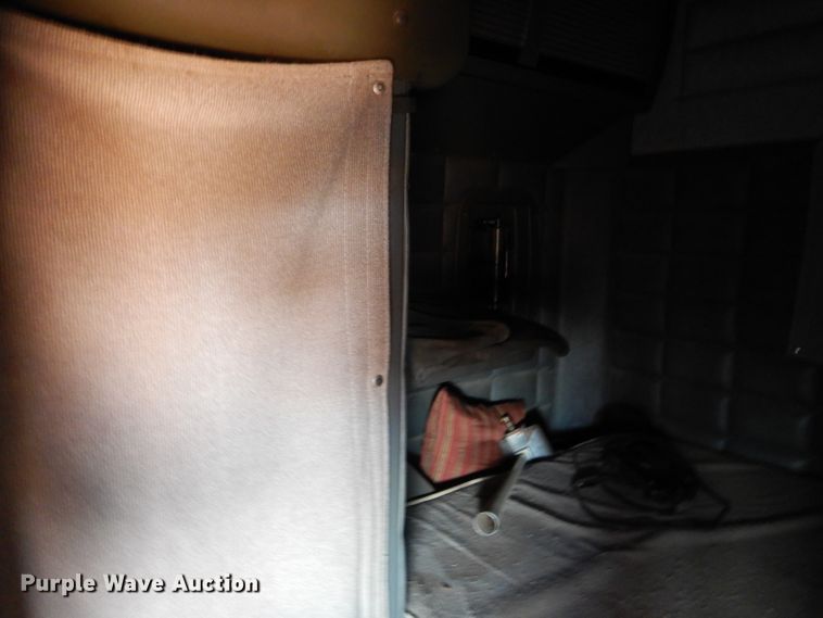 image for item DJ8935 1995 Peterbilt 379  semi truck