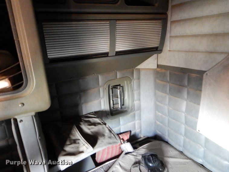 image for item DJ8935 1995 Peterbilt 379  semi truck