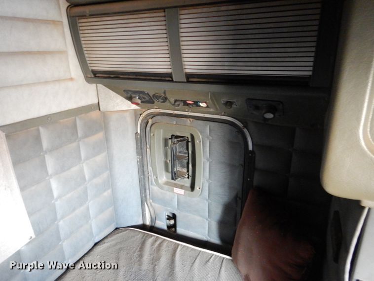 image for item DJ8935 1995 Peterbilt 379  semi truck