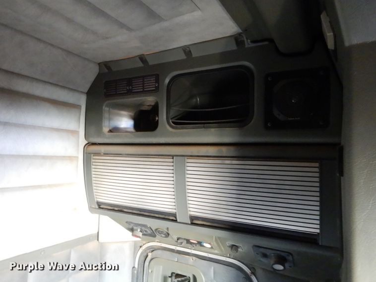 image for item DJ8935 1995 Peterbilt 379  semi truck