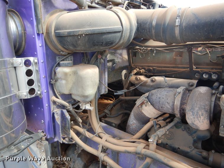 image for item DJ8935 1995 Peterbilt 379  semi truck